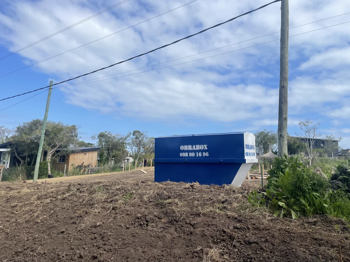 Obrador ObraBox instalado en un terreno en preparación
